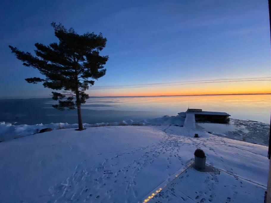 Stylish Lake View House Вадстена Экстерьер фото